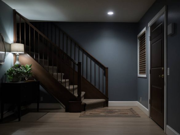 ciemny kolor na klatce schodowej